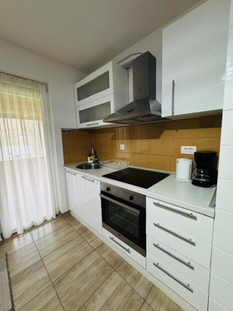 Apartments Paradise Licko Petrovo Selo Buitenkant foto